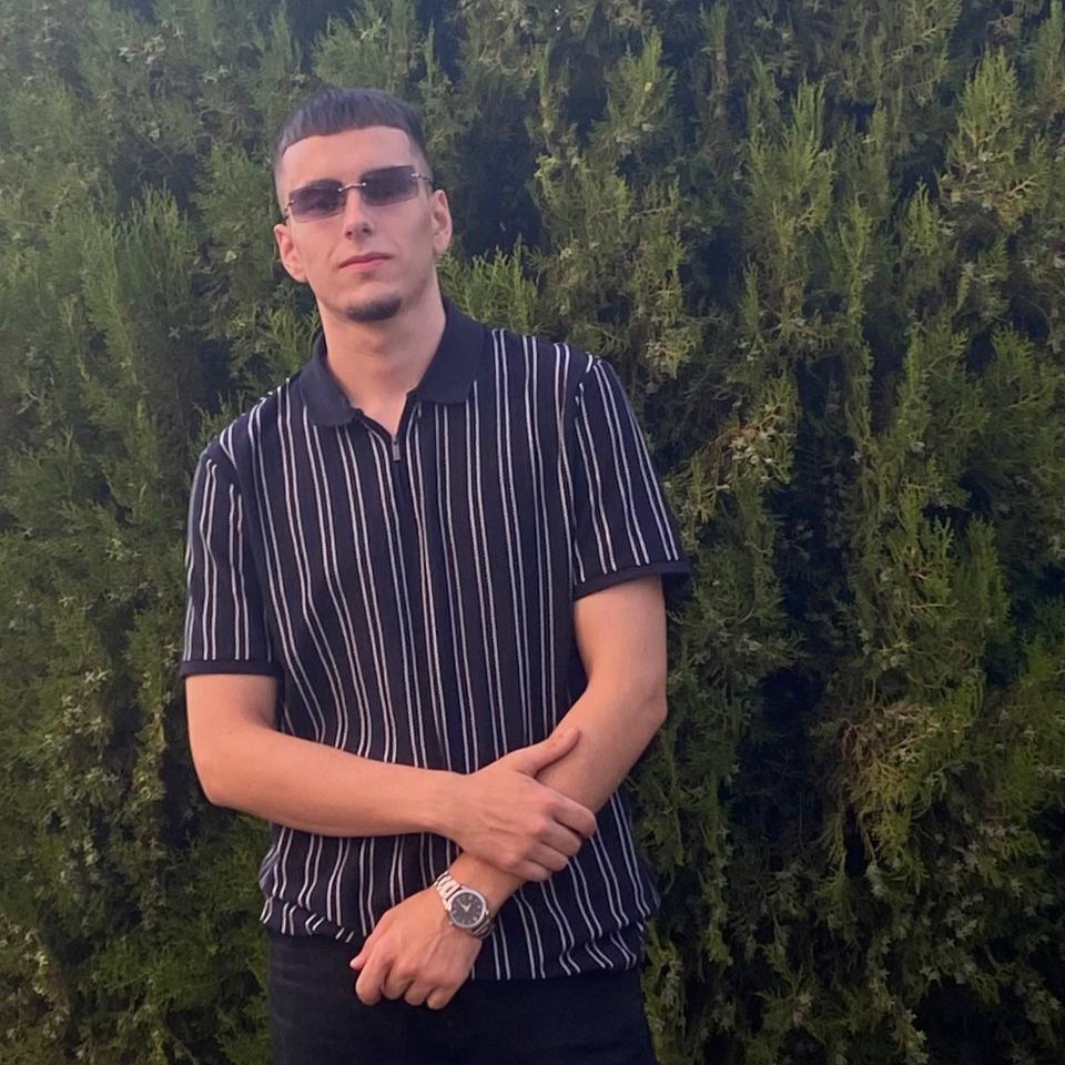 <strong><strong>Мельничук АРТЕМ</strong></strong>