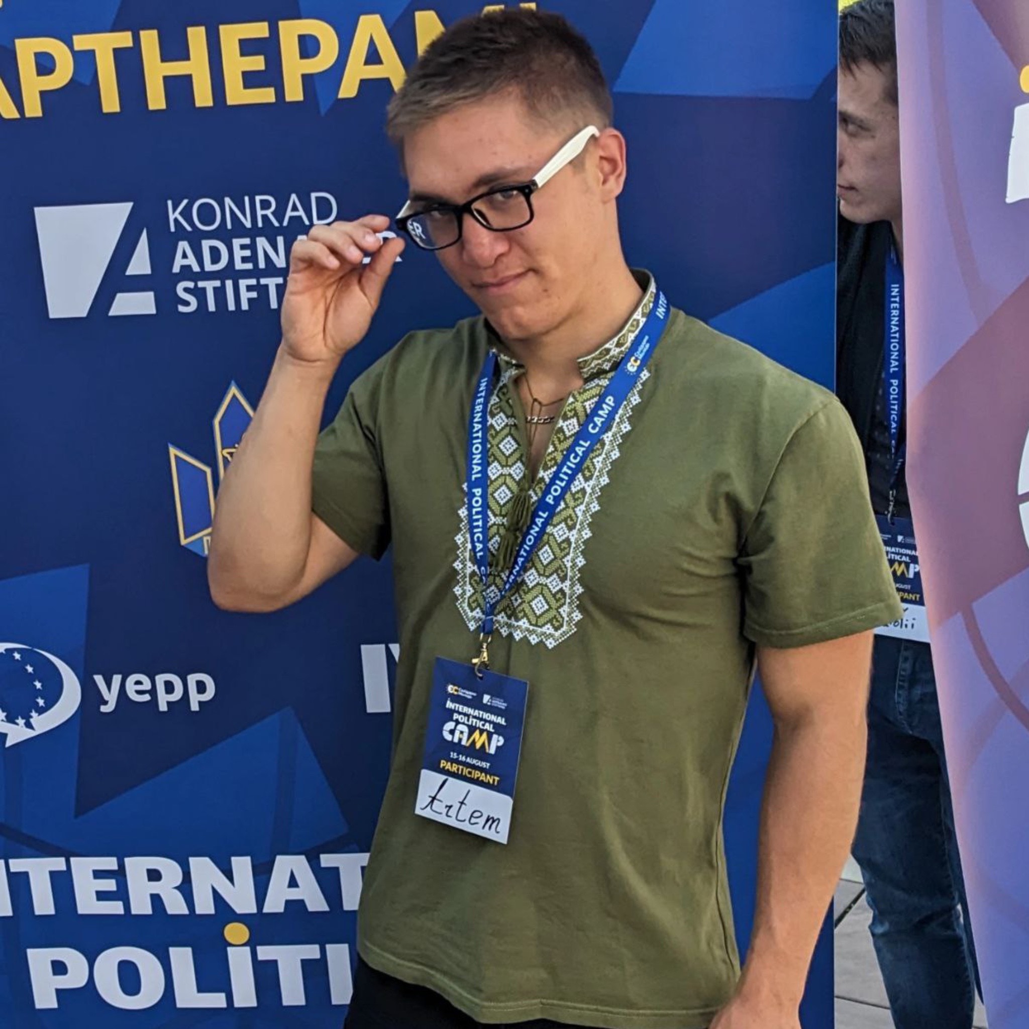 <strong>Олійник Артем Сергійович</strong>